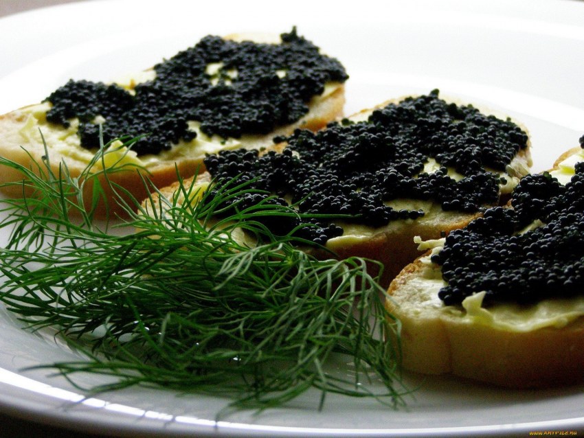 Чипсы с икрой и шашлыком