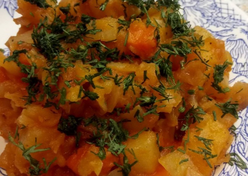 Овощное рагу ( капуста, картофель, лук,морковь, перец)