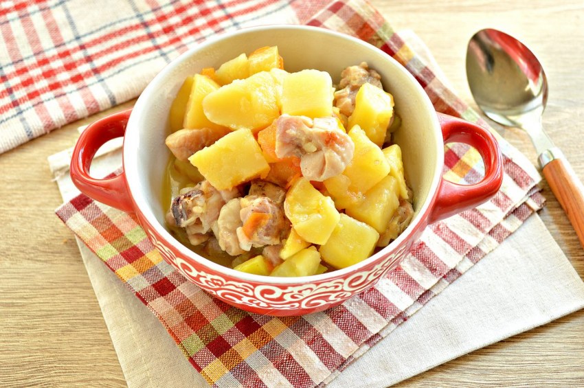 Тушёная картошка с курицей
