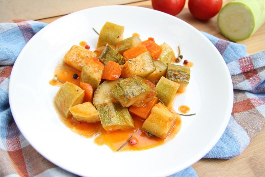 Овощное рагу с кабачками в духовке