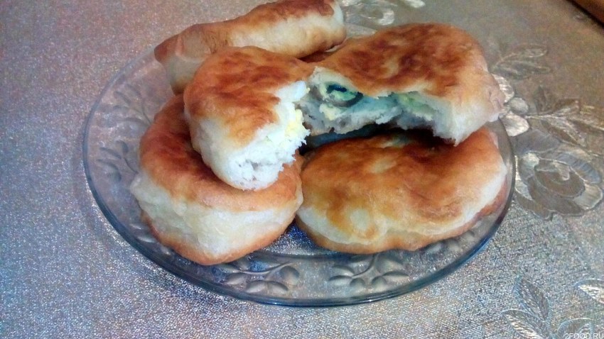 Пирожки с яйцом и луком