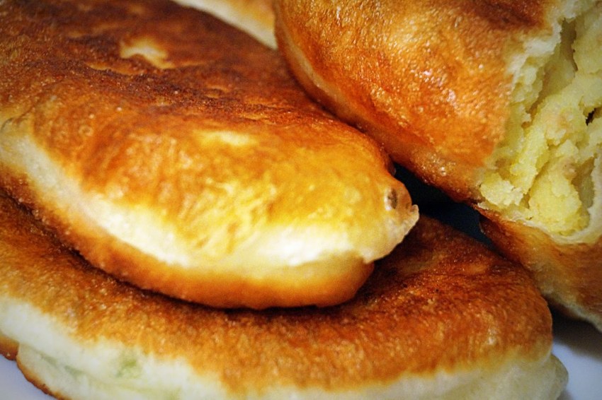 Печеные пирожки с картошкой