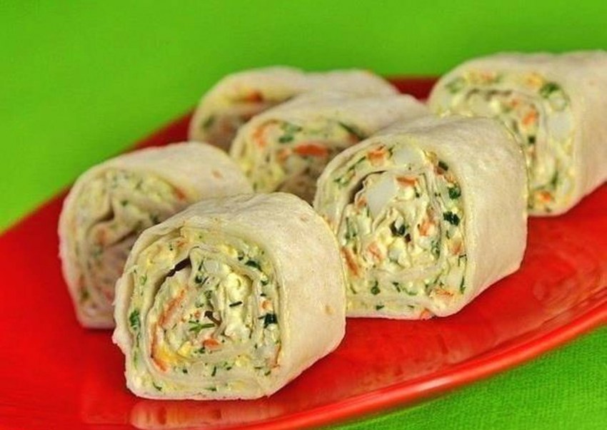 Лаваш с крабовыми палочками и огурцом
