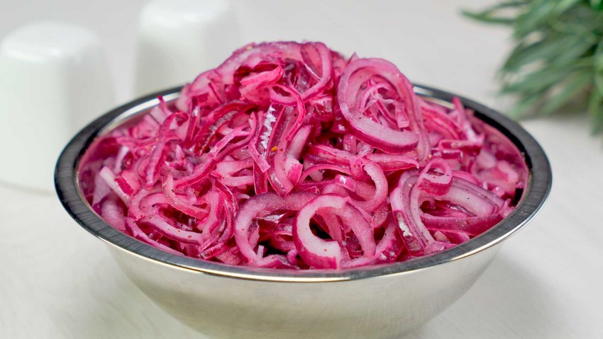 Маринованный красный лук