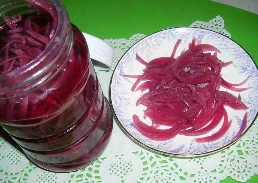 Маринованный красный лук быстрого приготовления