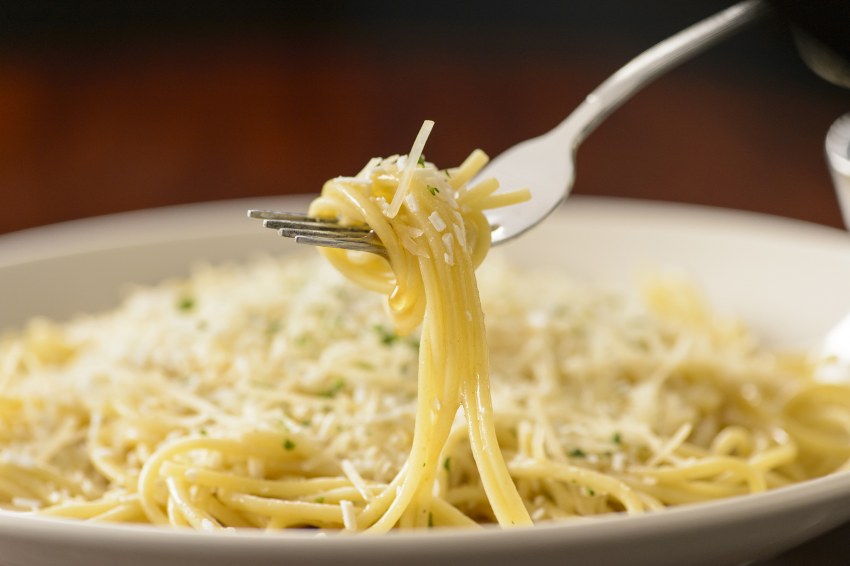 Макароны отварные с овощами