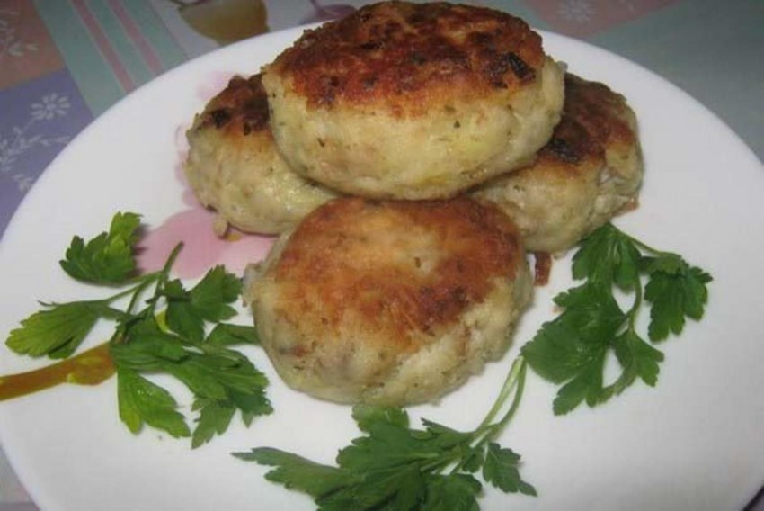 Картофельное пюре с котлетой