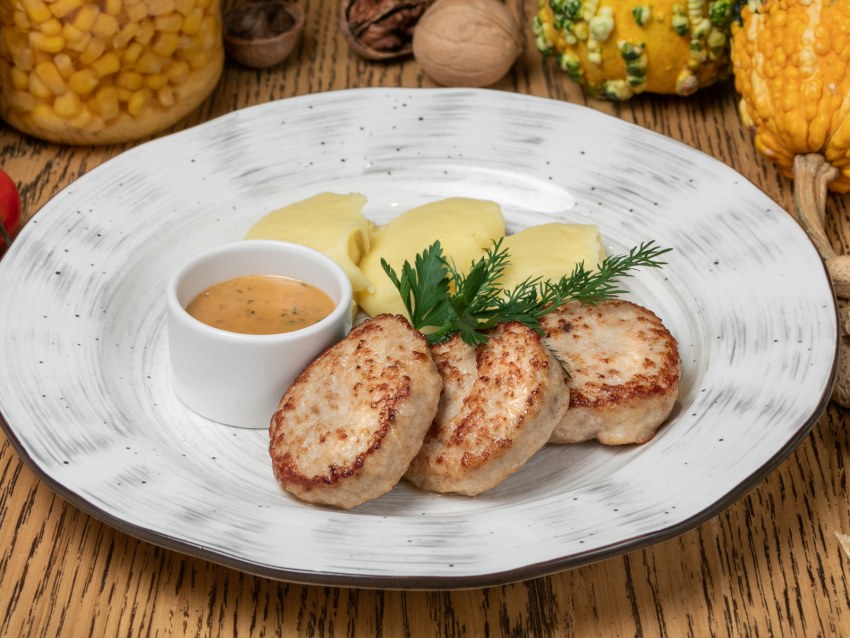 Котлета куриная с картофельным пюре