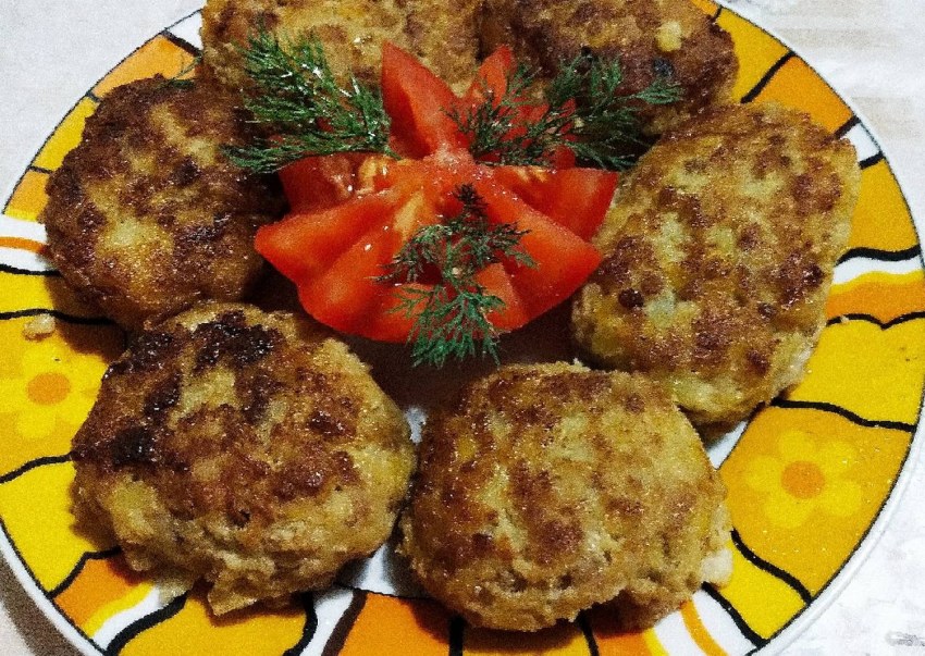 Котлеты из фарша с картошкой