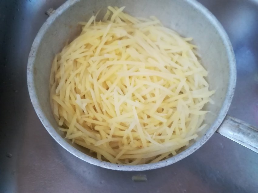 Корейский салат с сырым картофелем