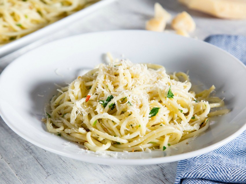 Макароны с чесноком