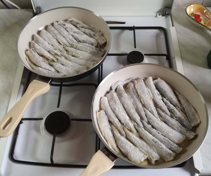 Корюшка на сковородке