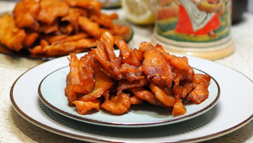 Вяленая куриная грудка в сушилке