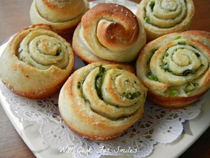 Луковые булочки