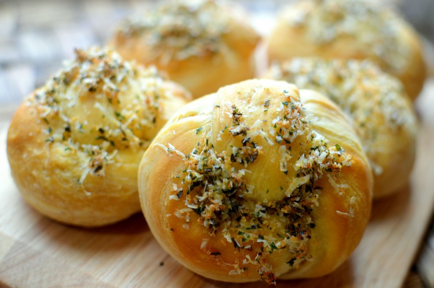 Чесночные булочки с сыром