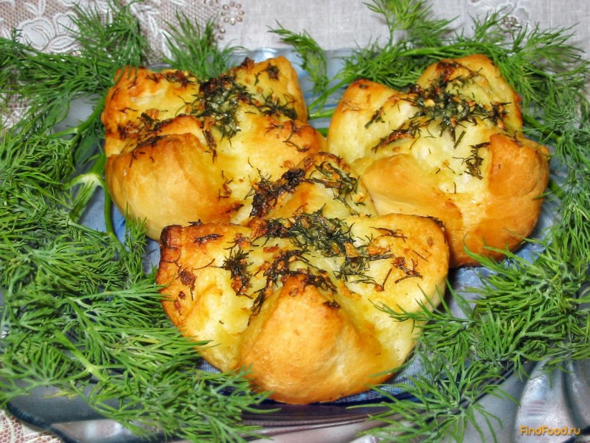 Булочки с чесноком и зеленью в духовке