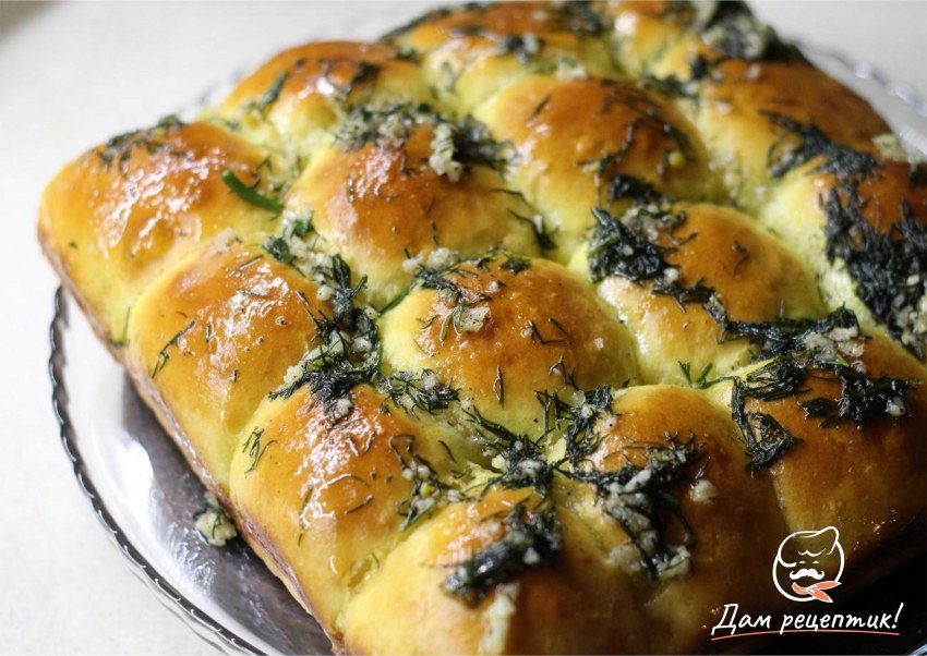 Булочки с чесноком и зеленью в духовке