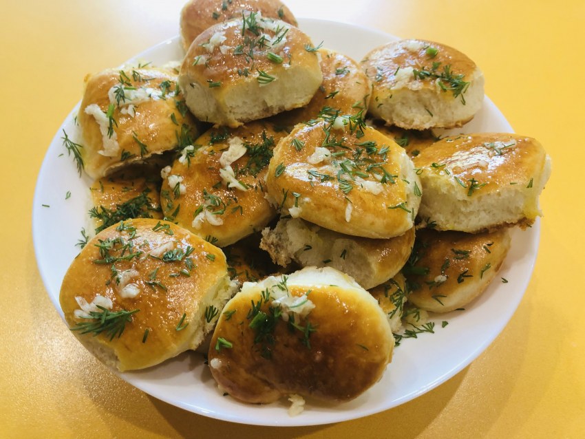Чесночные булочки из дрожжевого теста