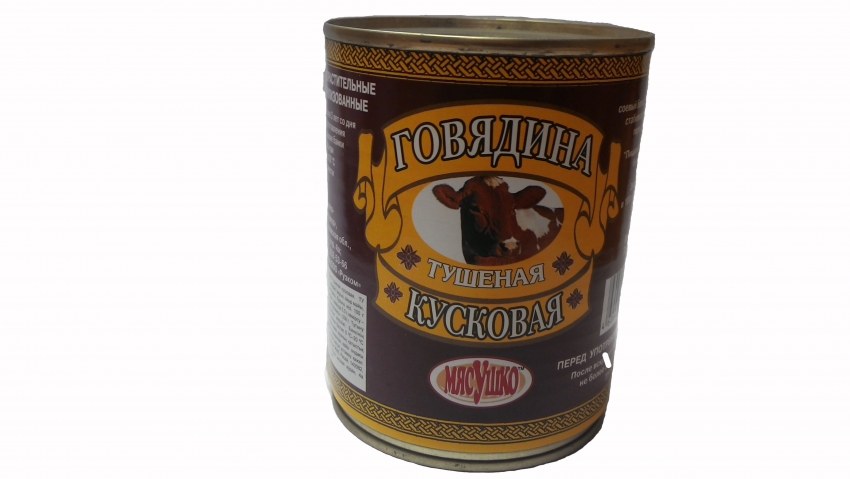 Тушеное мясо на тарелке