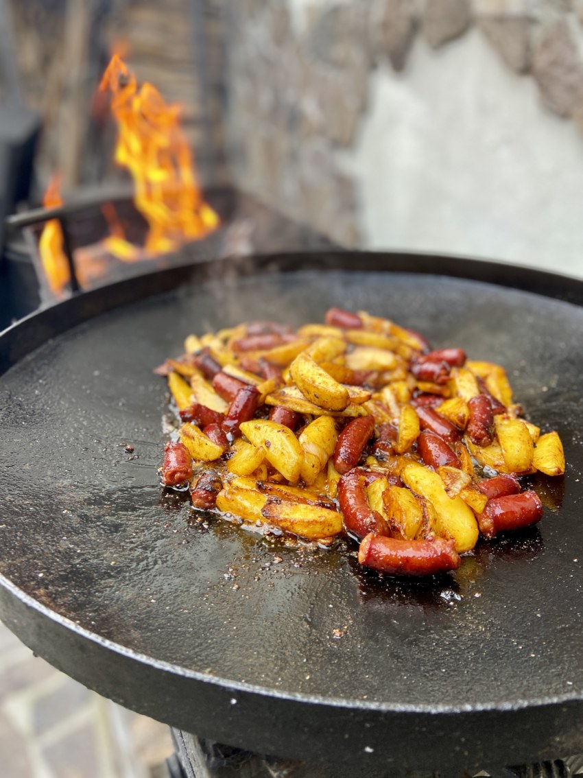 Колбаски с картошкой в духовке
