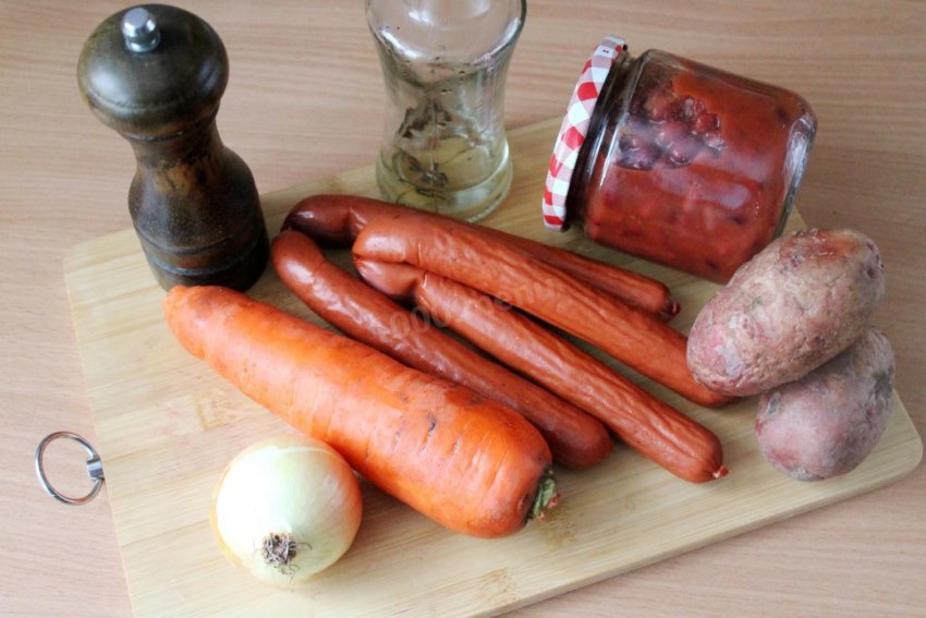 Картофель с копчеными колбасками