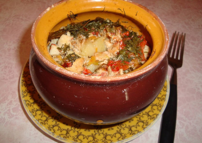 Жаркое из курицы с картошкой в горшочках в духовке