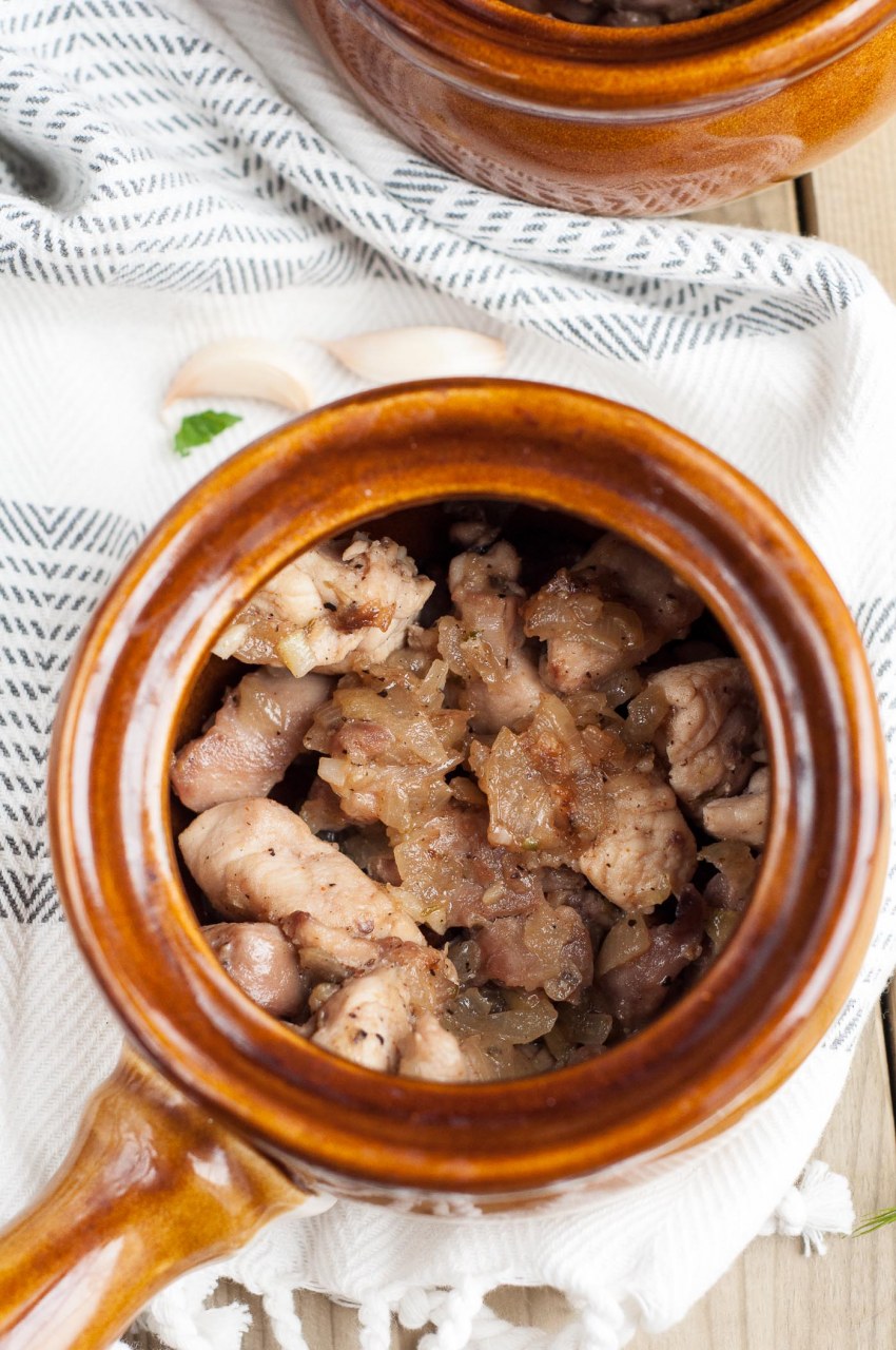 Жаркое в горшочках с курицей