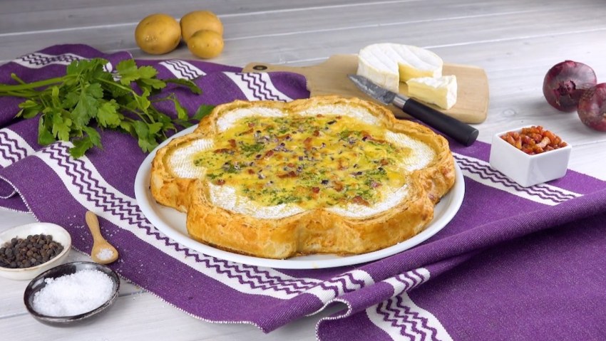 Пирог с сыром камамбер