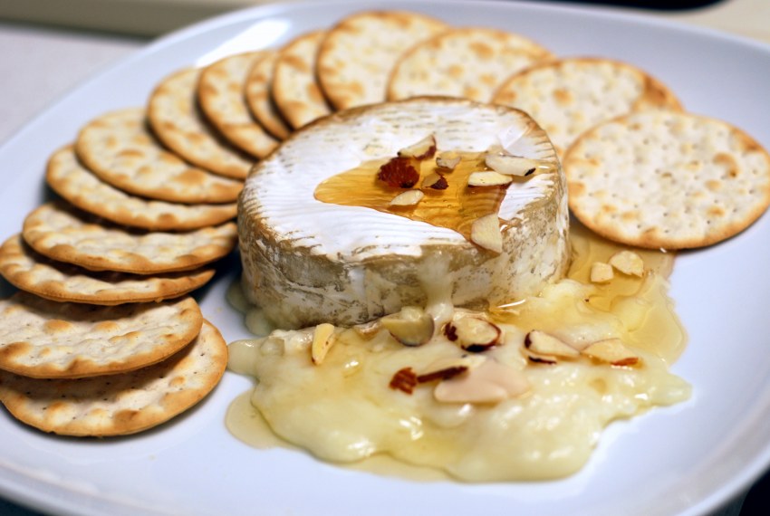 Жареный сыр камамбер