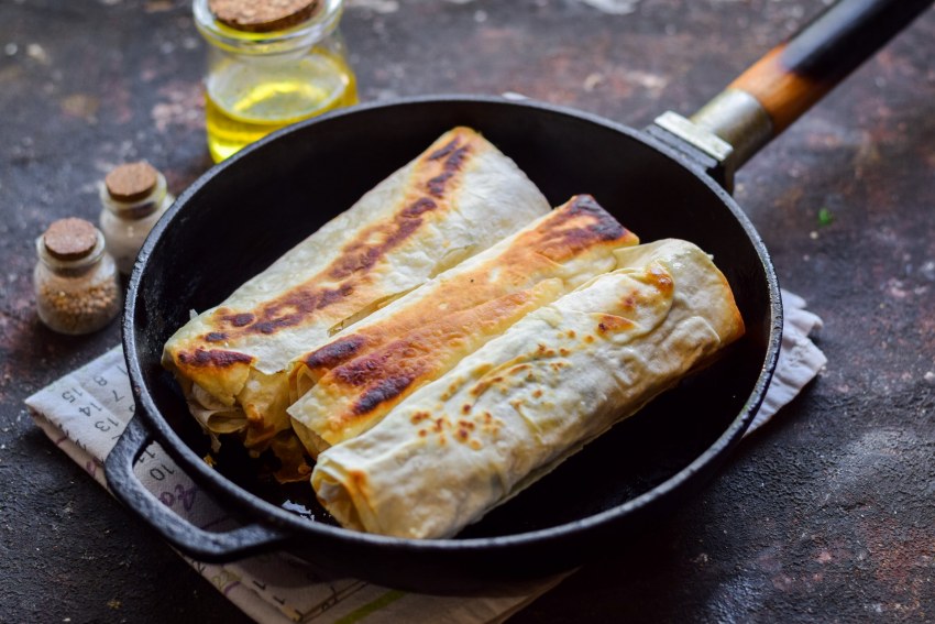 Конвертики из лаваша с курицей и грибами