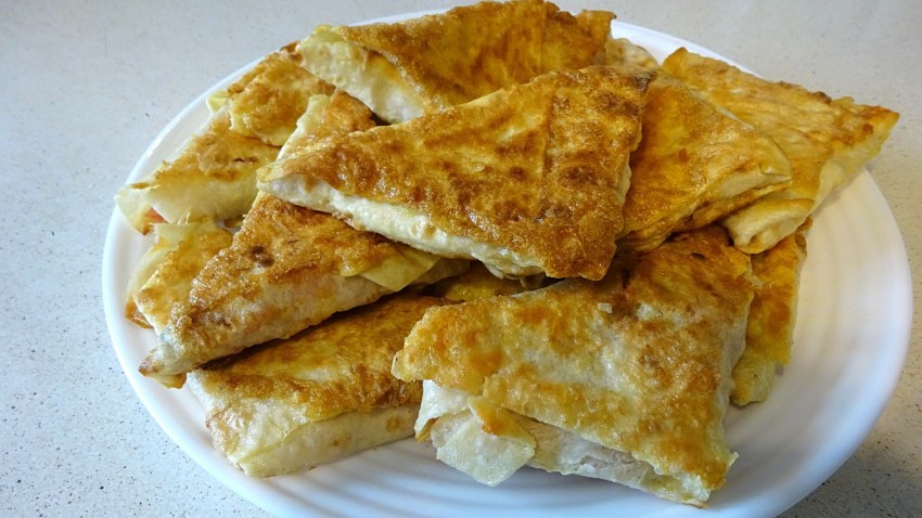 Жареный лаваш с сыром