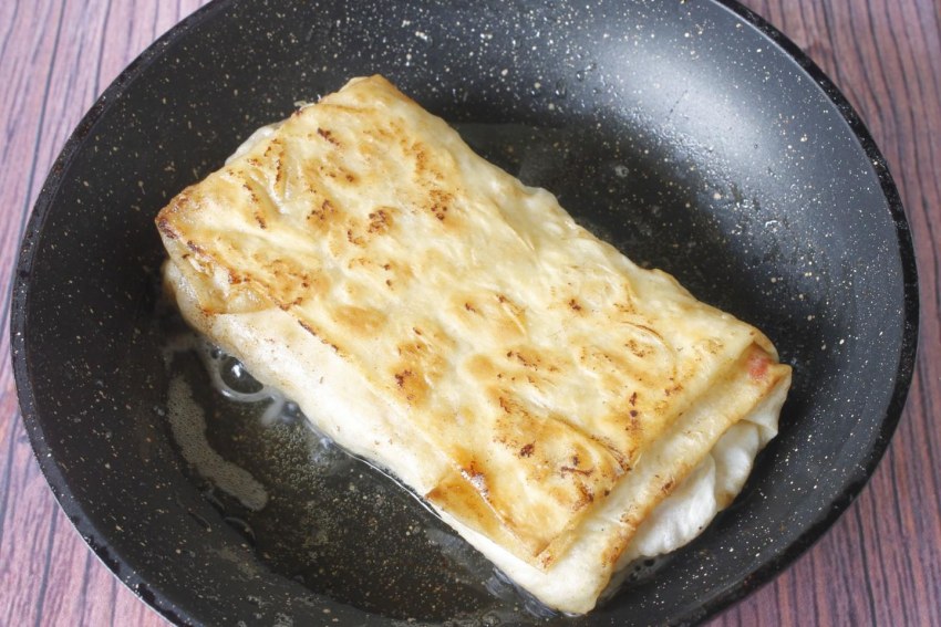 Лаваш с начинкой жареный на сковороде