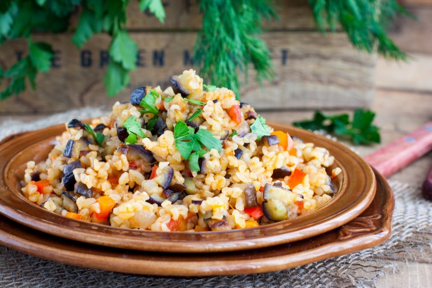 Булгур с брокколи и овощами