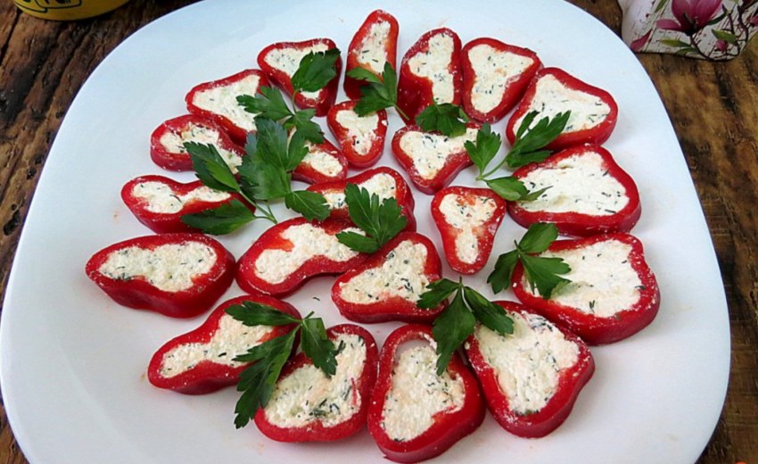 Перец фаршированный сыром и чесноком