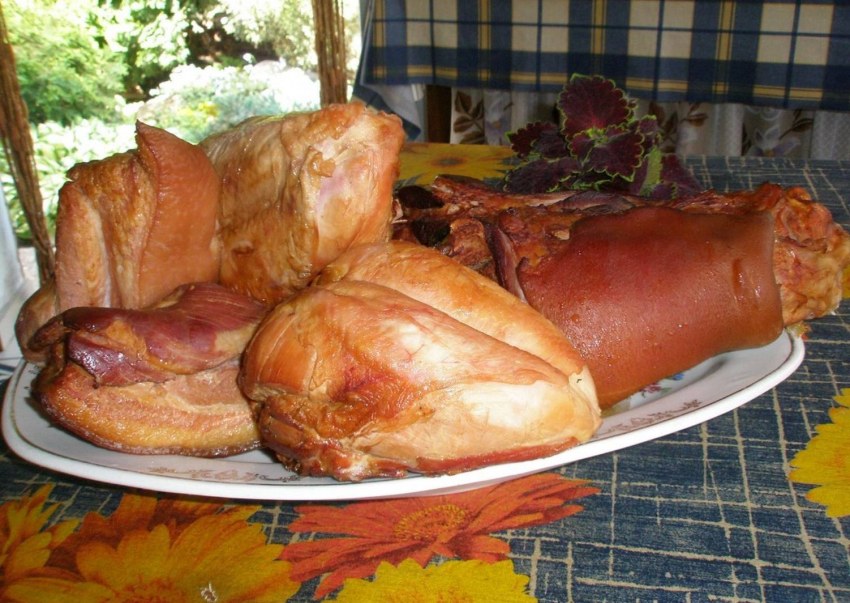 Рулька свиная копченая