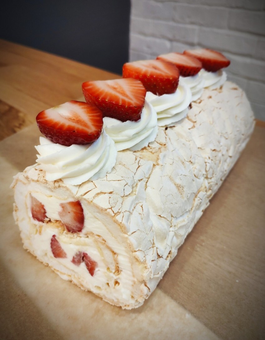Меренговый рулет Алекс и Милана