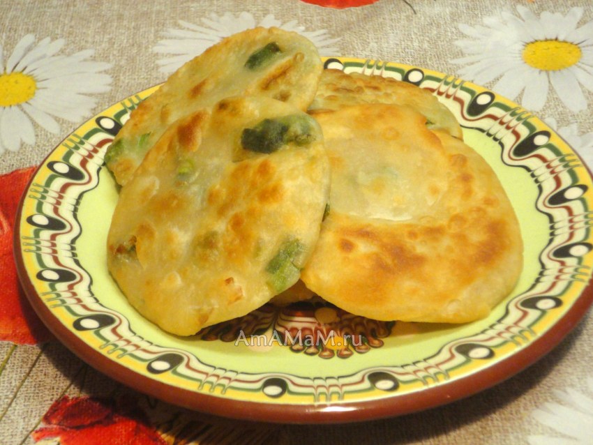 Лепешки с чесноком на сковороде
