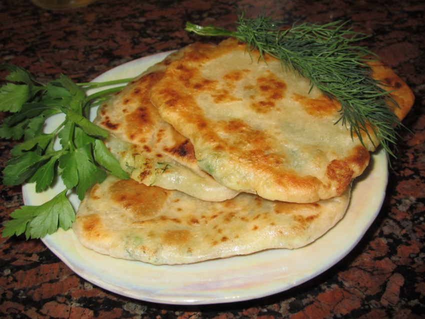Завтрак из сырной лепешки
