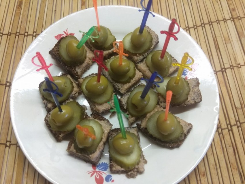 Канапе с печенью
