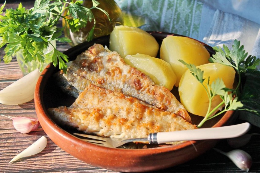 Рыба хек жареная