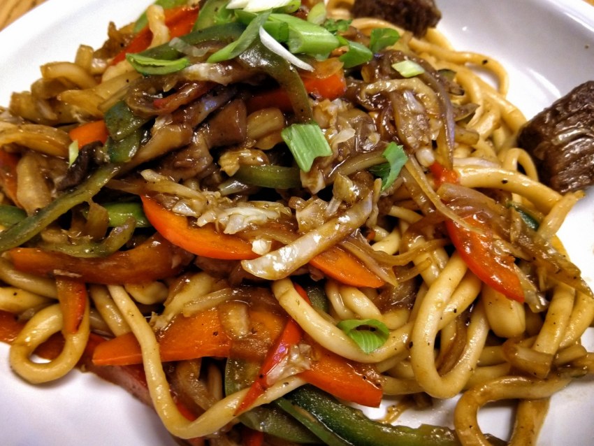 Вьетнамская лапша с курицей и овощами