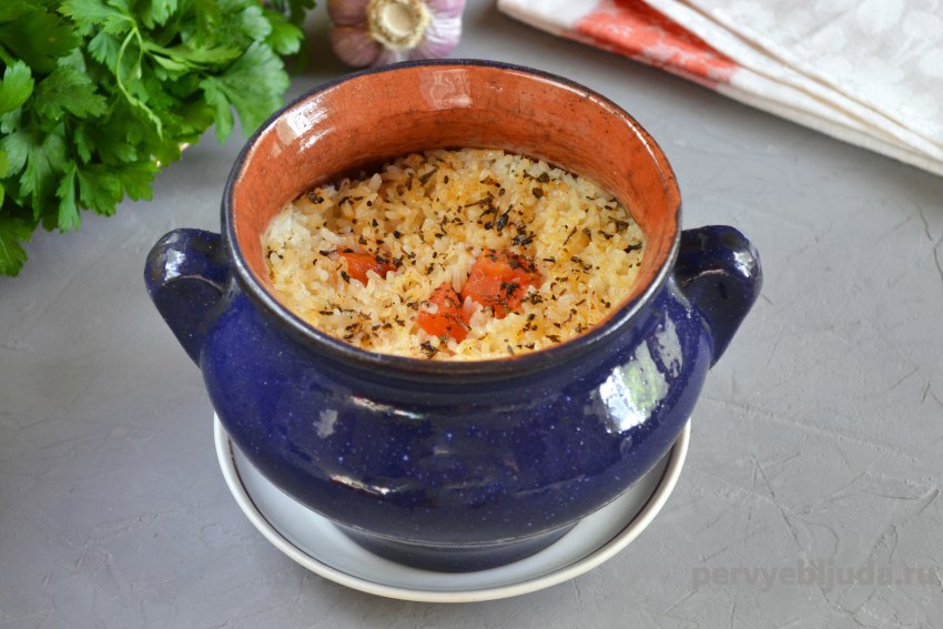 Рис в горшочках в духовке с мясом