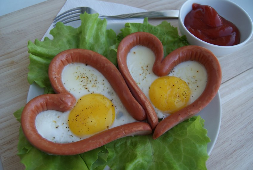 Глазунья с охотничьими колбасками
