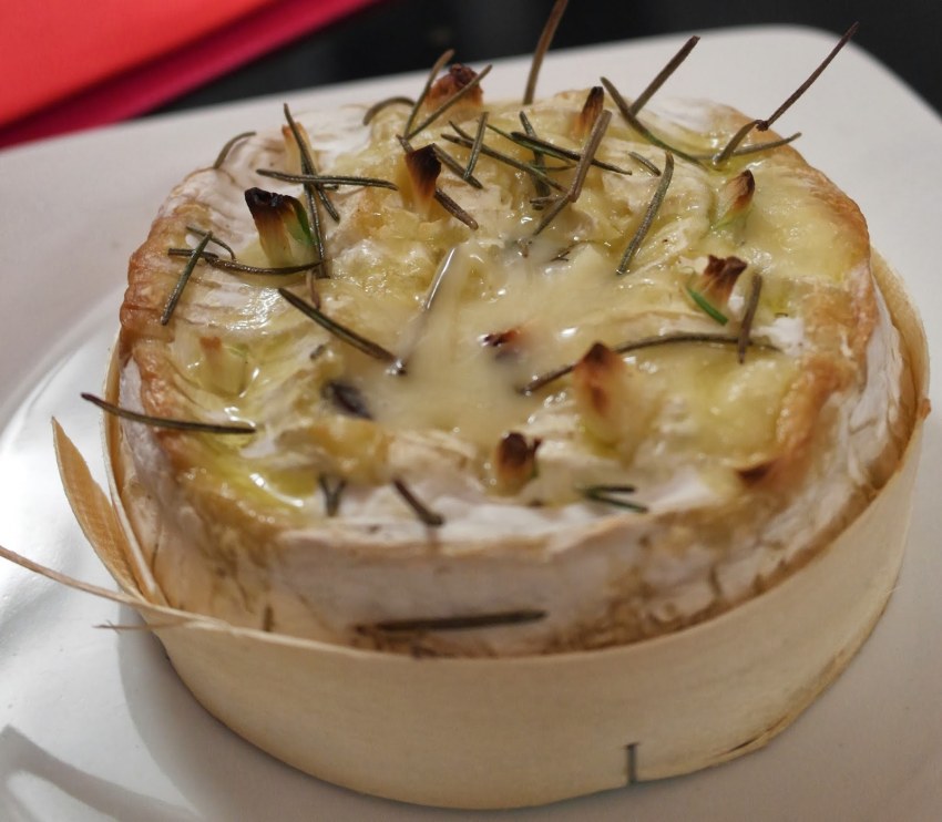 Десерт с камамбером