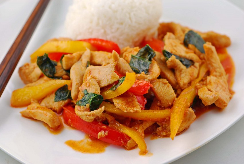 Курица по-тайски с овощами