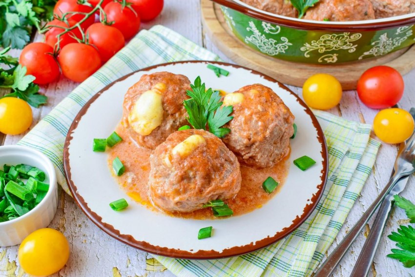Куриные тефтели в сметанном соусе