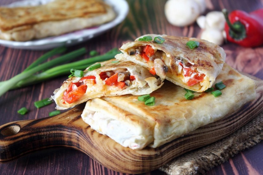 Жареный лаваш с начинкой