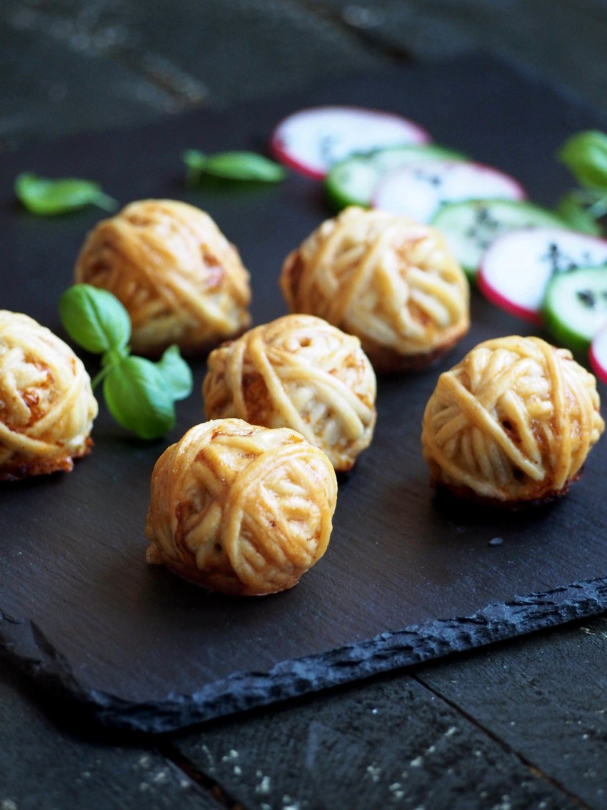 Мясные клубочки в слоеном