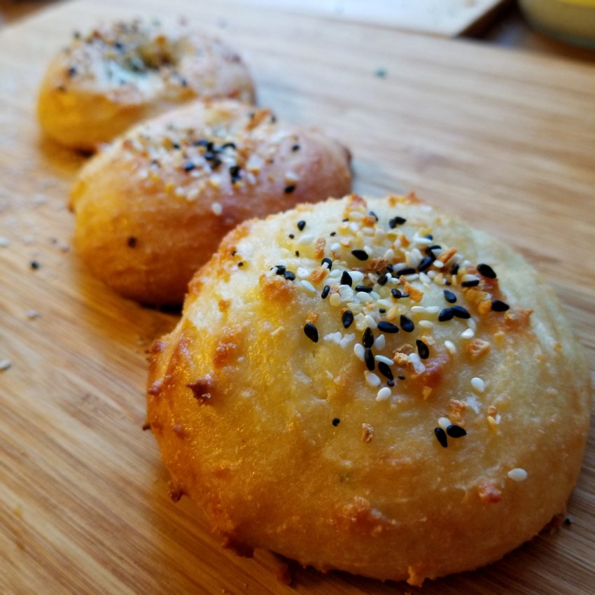 Закусочные слойки рулетики