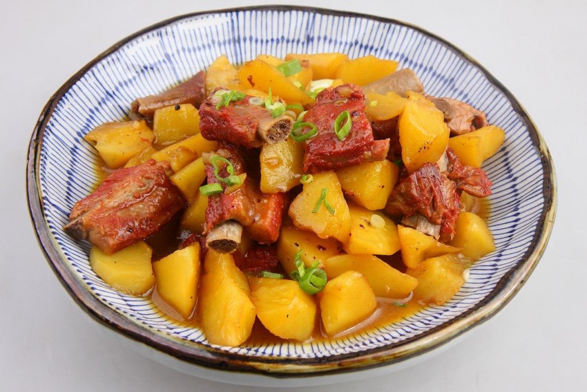 Жаркое с копчеными ребрышками